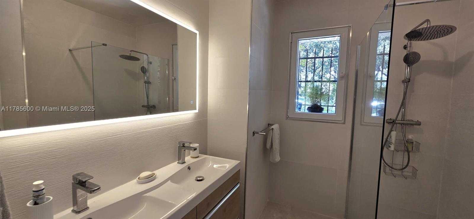 Small Image of 6 Trav. des Impiniers, 06220 Vallauris, France Number 52