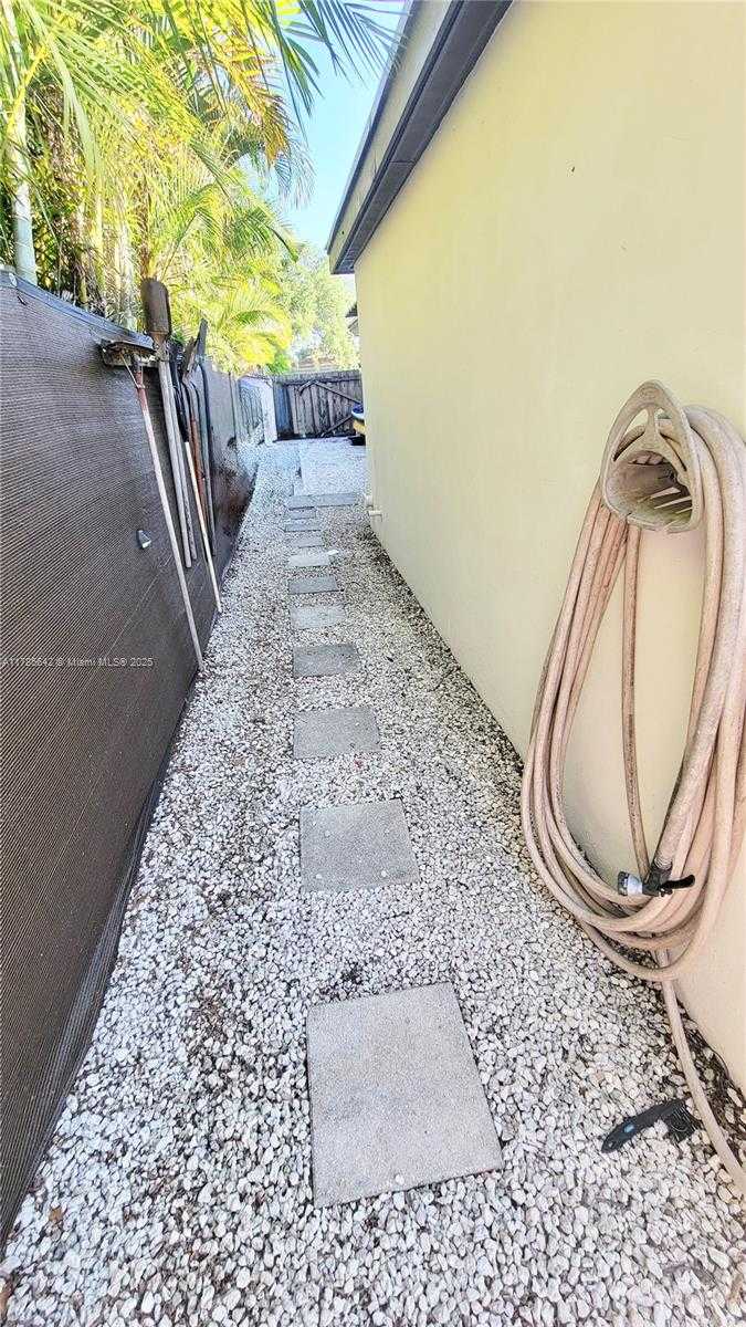 Small Image of 2127 SCOTT ST, Hollywood Number 21