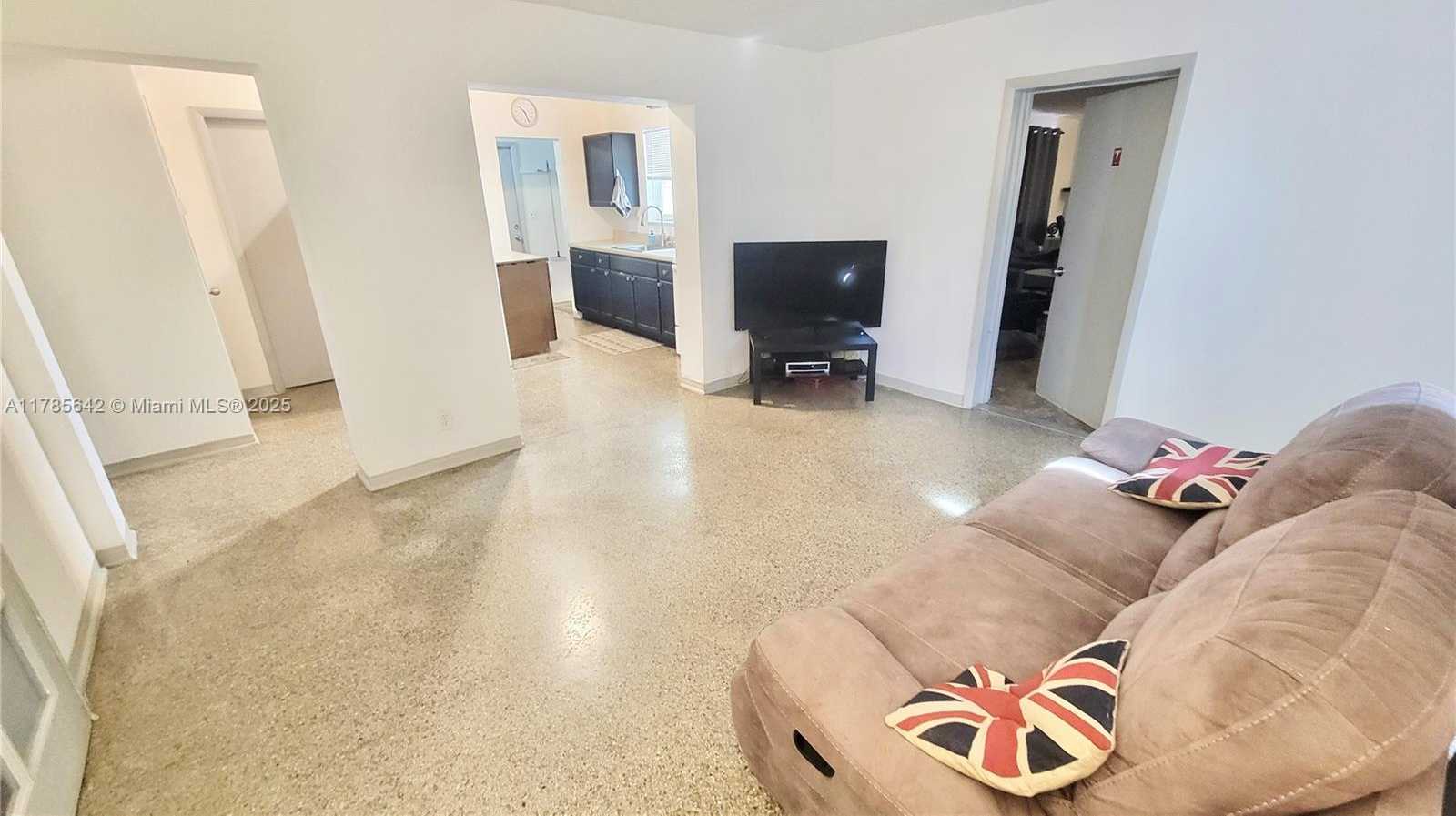 Small Image of 2127 SCOTT ST, Hollywood Number 3