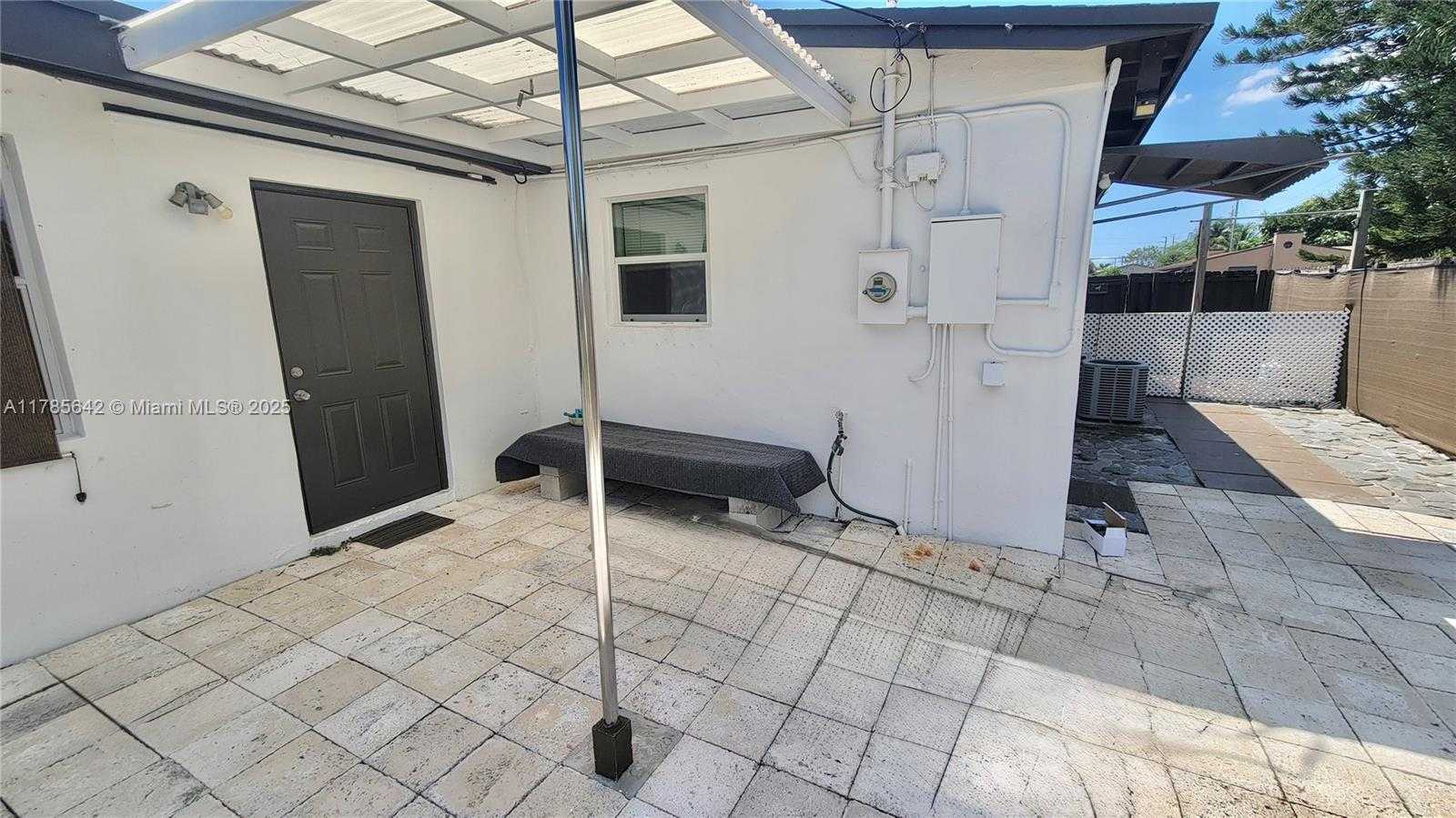 Small Image of 2127 SCOTT ST, Hollywood Number 9