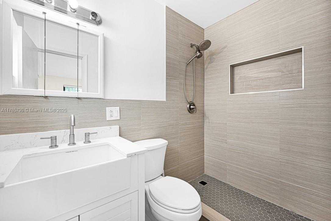 Small Image of 8451 NORTH WEST 10TH ST, Pembroke Pines Number 19