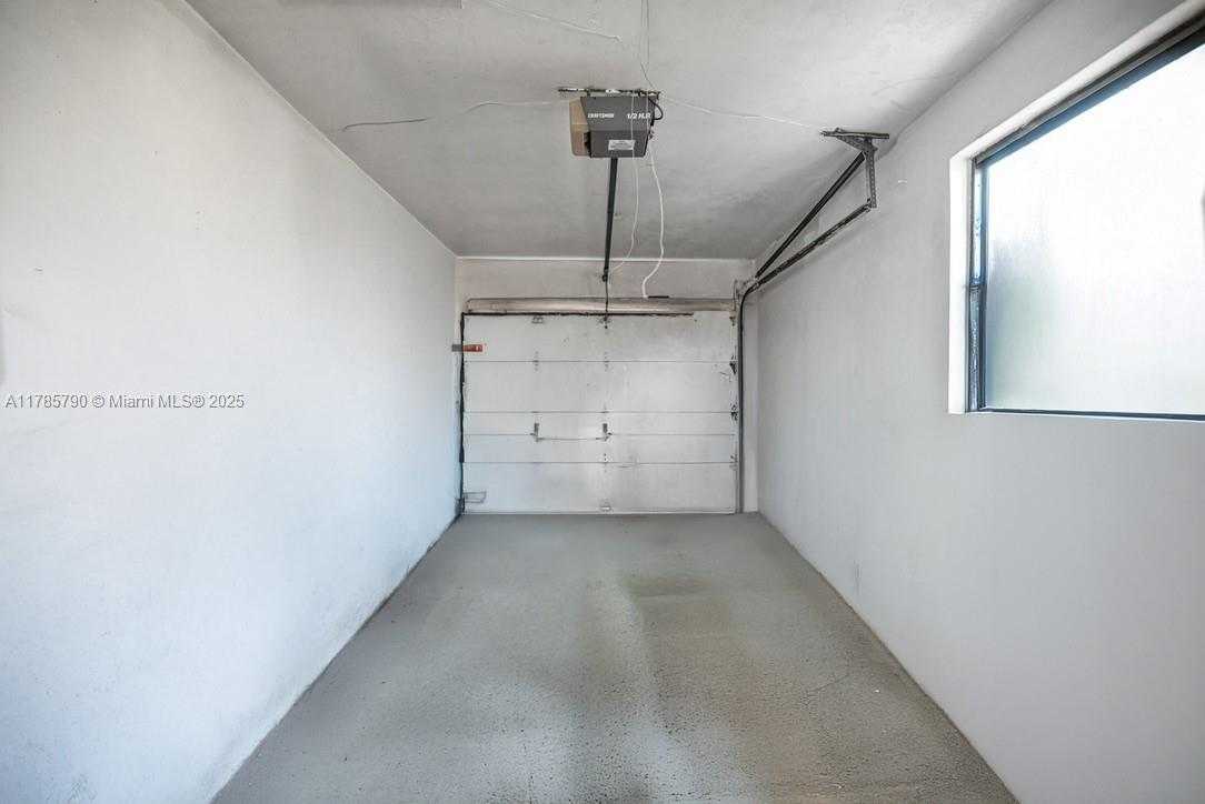 Small Image of 8451 NORTH WEST 10TH ST, Pembroke Pines Number 26