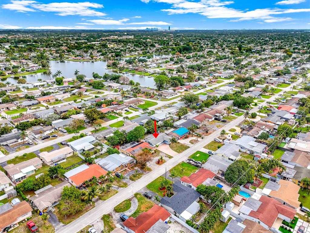 Small Image of 8451 NORTH WEST 10TH ST, Pembroke Pines Number 27