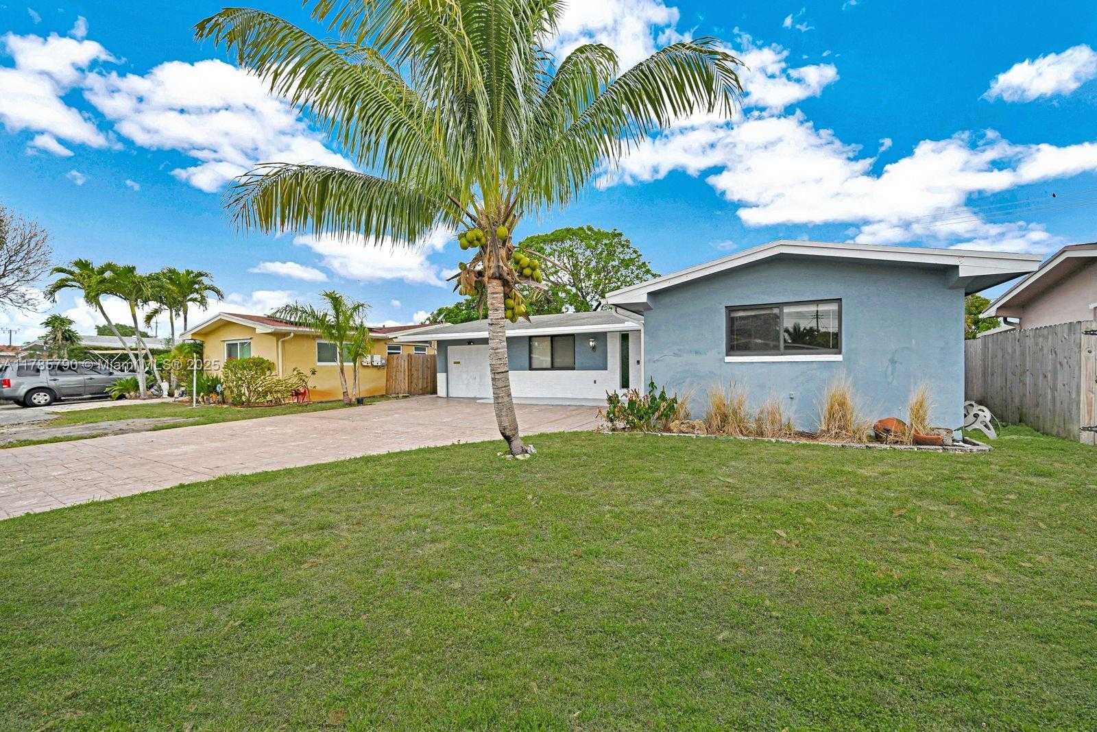 Small Image of 8451 NORTH WEST 10TH ST, Pembroke Pines Number 5