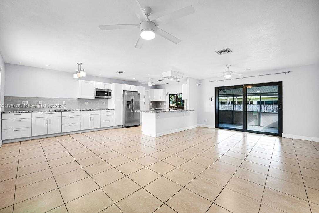 Small Image of 8451 NORTH WEST 10TH ST, Pembroke Pines Number 6