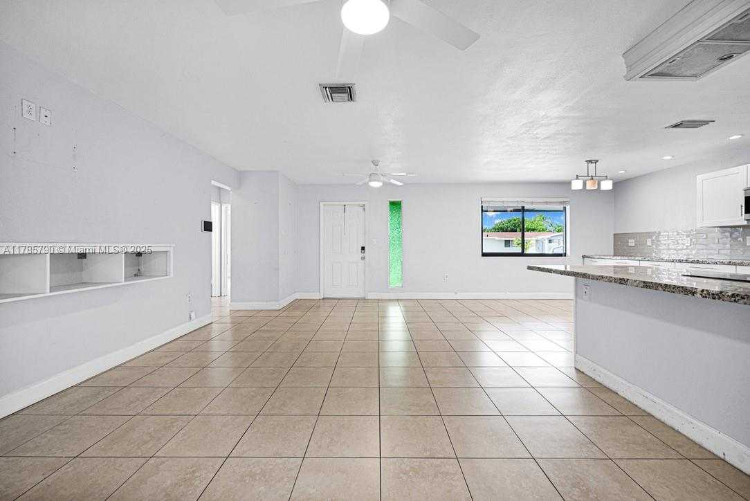 Small Image of 8451 NORTH WEST 10TH ST, Pembroke Pines Number 7