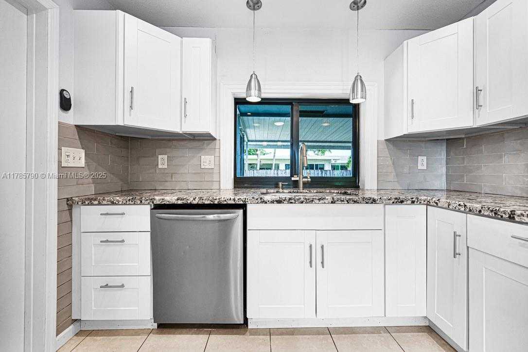 Small Image of 8451 NORTH WEST 10TH ST, Pembroke Pines Number 9