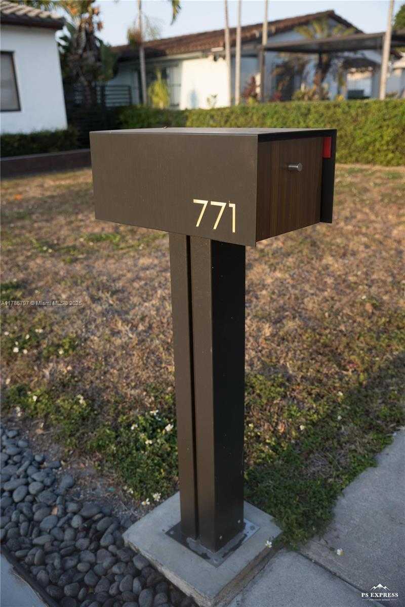 Small Image of 771 EAST 35TH ST, Hialeah Number 2