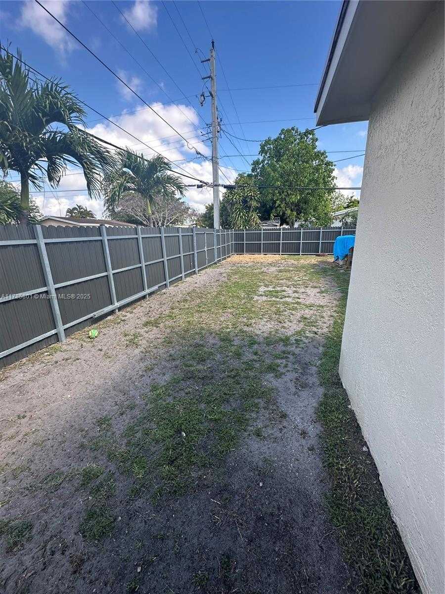 Small Image of 7531 TROPICANA ST, Miramar Number 14