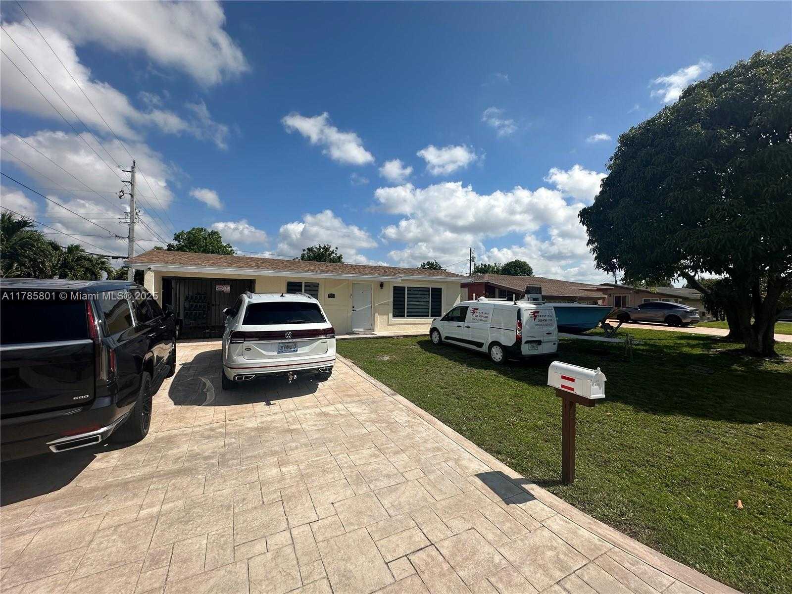 Small Image of 7531 TROPICANA ST, Miramar Number 2