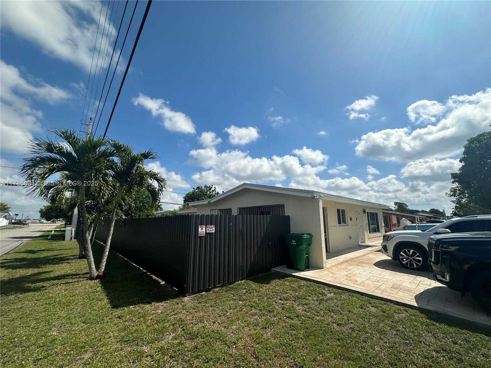Small Image of 7531 TROPICANA ST, Miramar Number 3