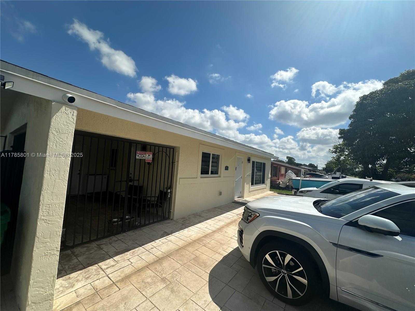 Small Image of 7531 TROPICANA ST, Miramar Number 4
