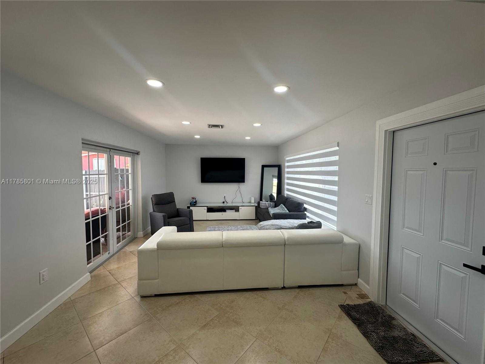 Small Image of 7531 TROPICANA ST, Miramar Number 5