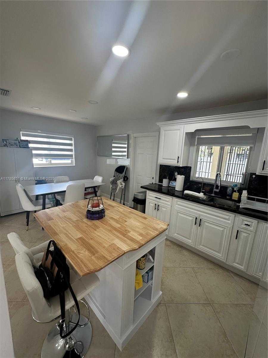 Small Image of 7531 TROPICANA ST, Miramar Number 8