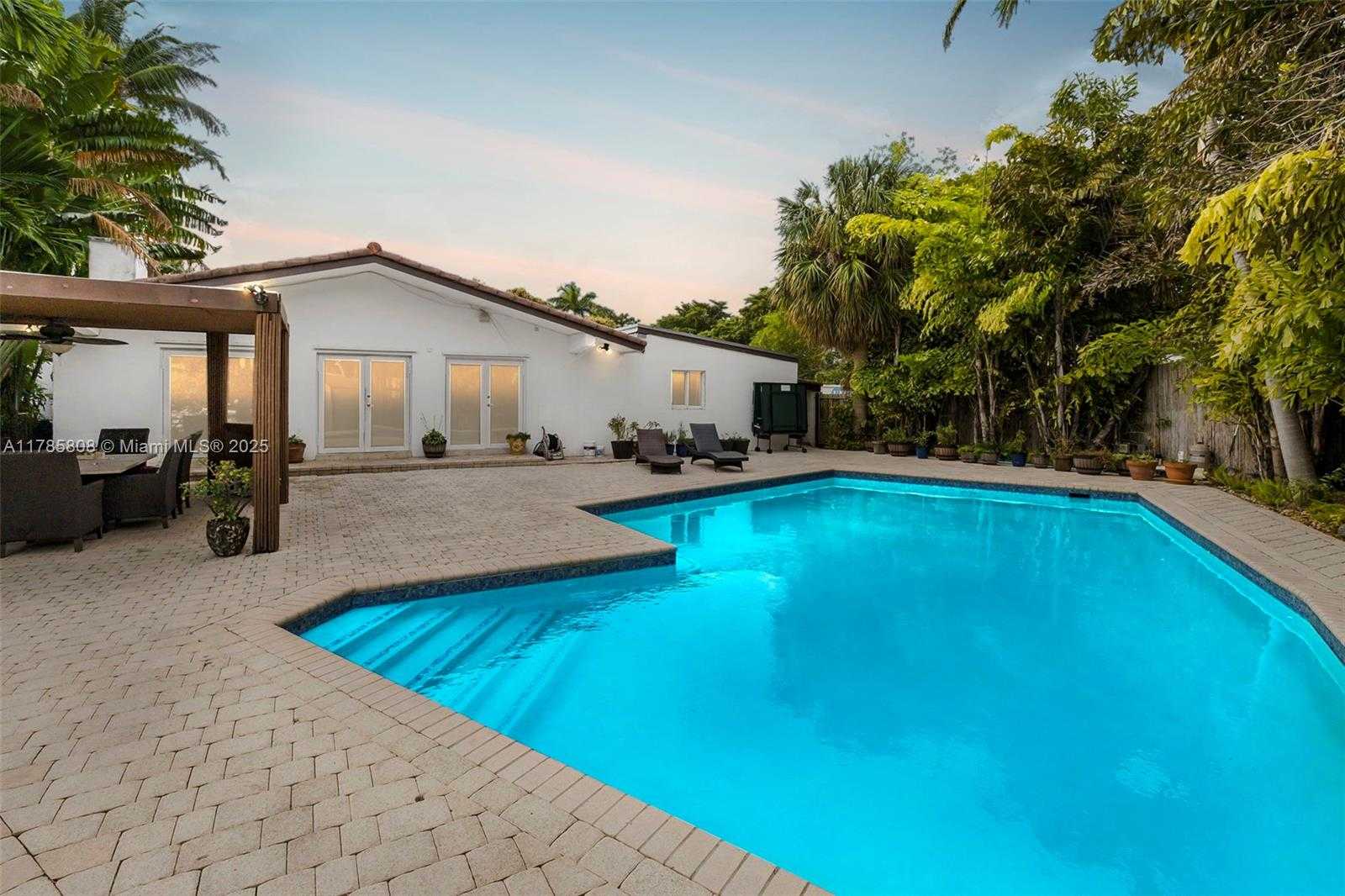 Small Image of 1805 NORTH EAST 117TH RD, North Miami Number 22