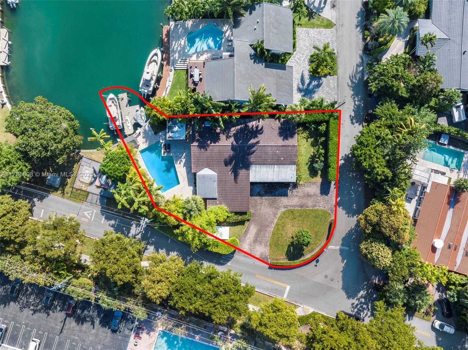 Small Image of 1805 NORTH EAST 117TH RD, North Miami Number 24