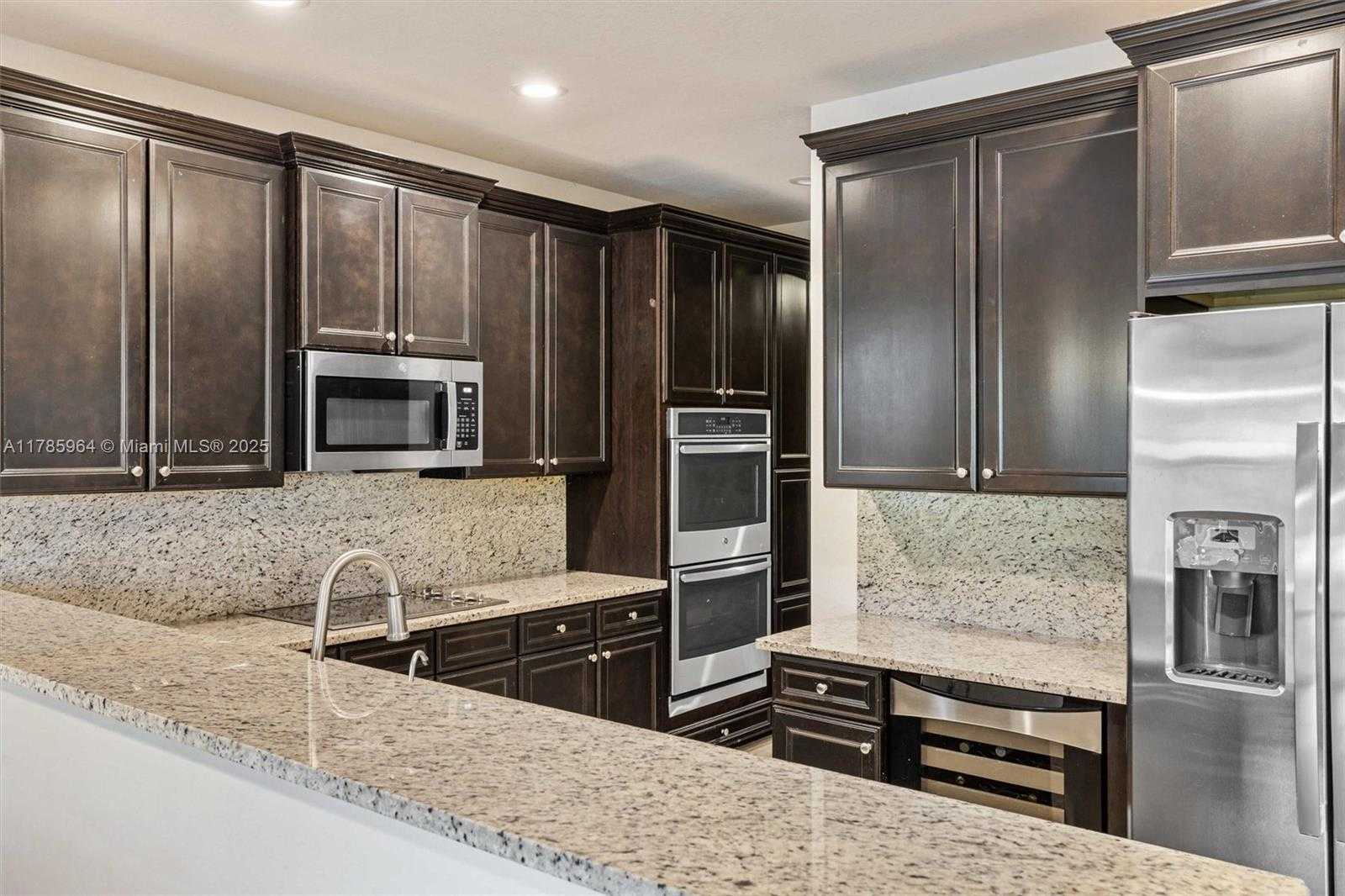 Small Image of 10075 NORTH WEST 86TH TER, Doral Number 11