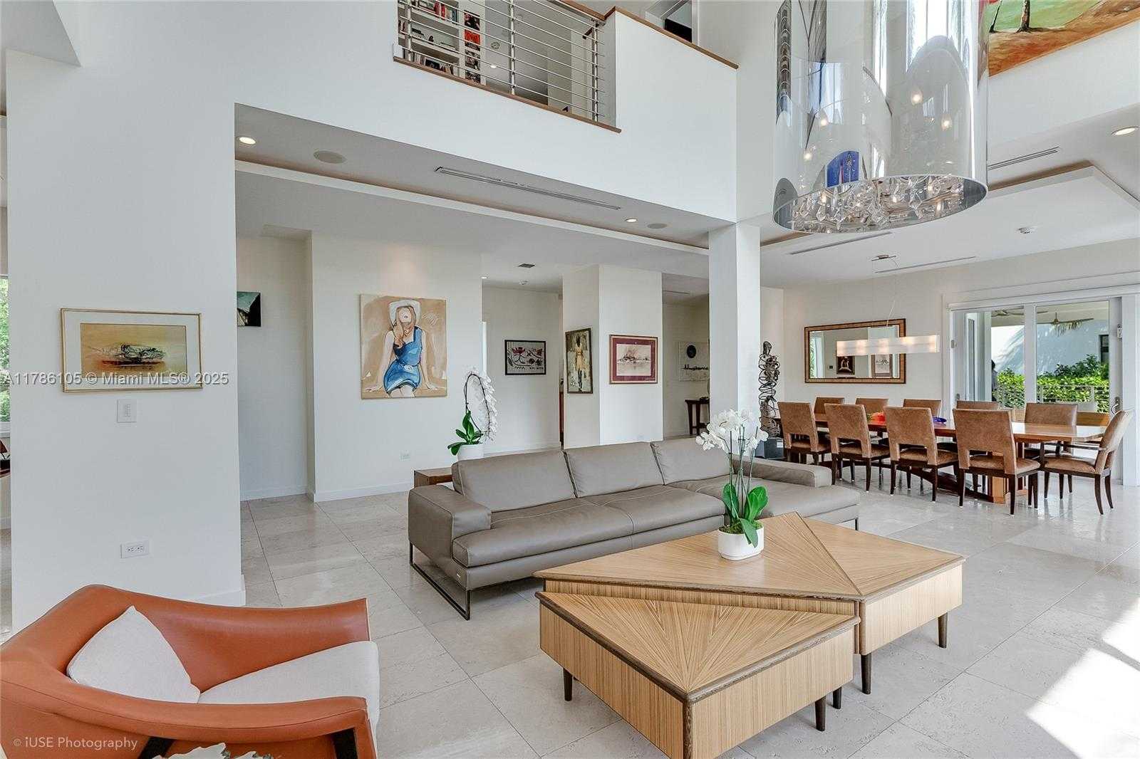 Small Image of 3835 CAROLE CT, Miami Number 10