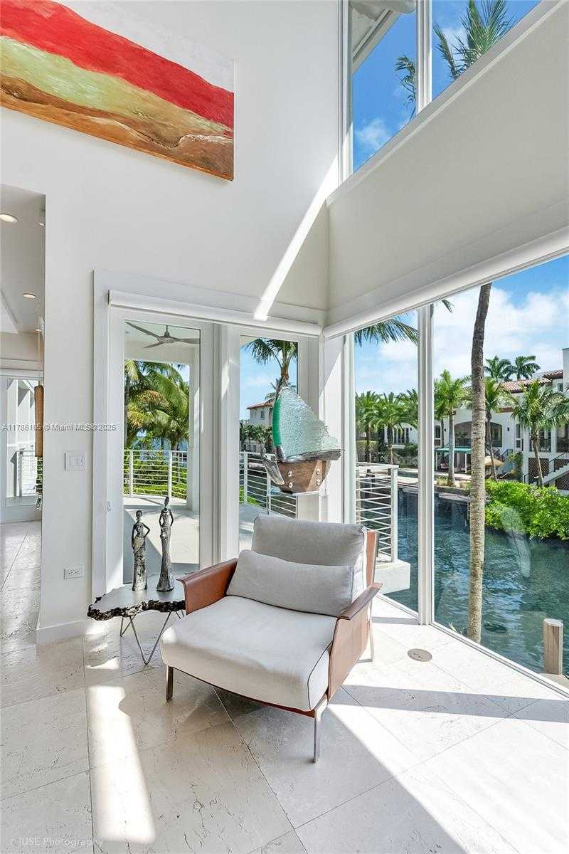 Small Image of 3835 CAROLE CT, Miami Number 13