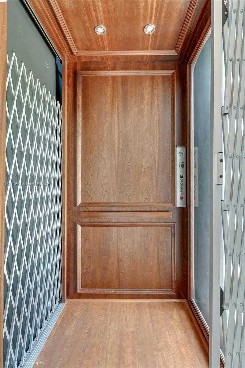 Small Image of 3835 CAROLE CT, Miami Number 14