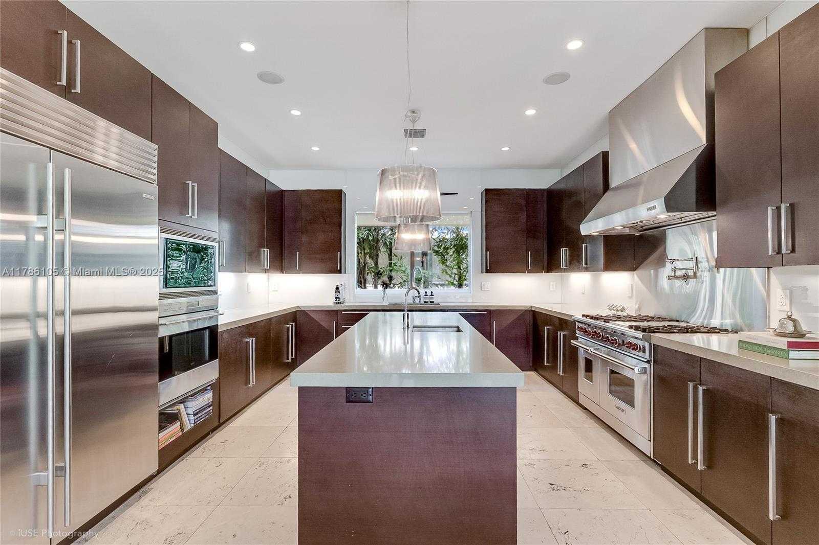 Small Image of 3835 CAROLE CT, Miami Number 16