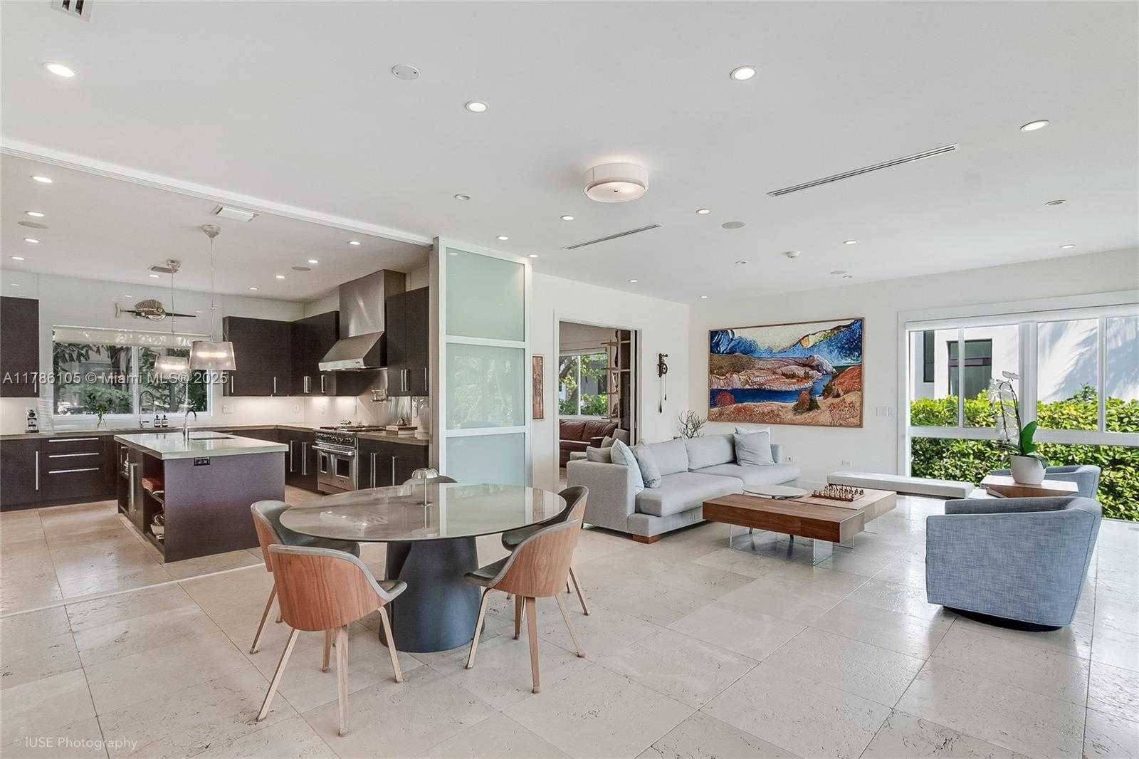 Small Image of 3835 CAROLE CT, Miami Number 17