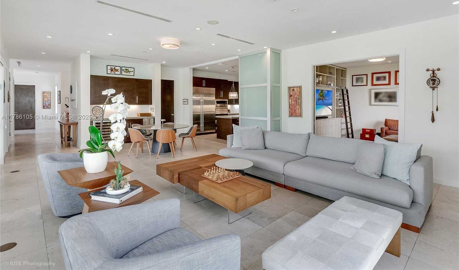 Small Image of 3835 CAROLE CT, Miami Number 19