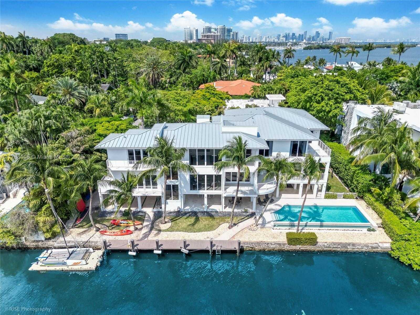 Small Image of 3835 CAROLE CT, Miami Number 2