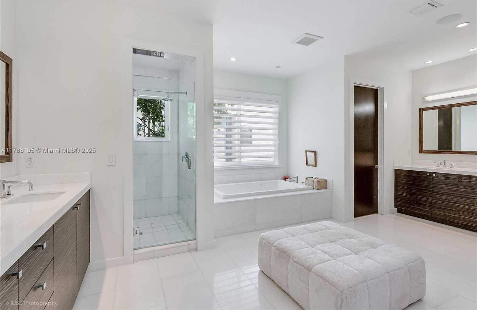Small Image of 3835 CAROLE CT, Miami Number 26