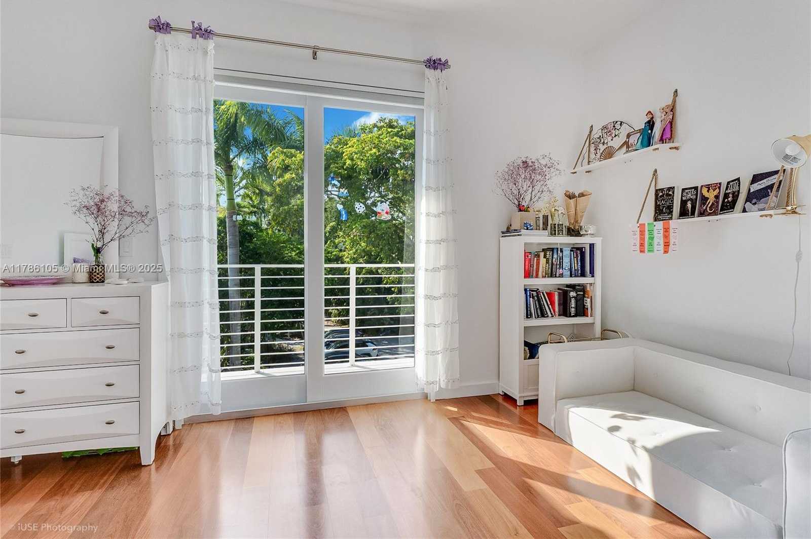 Small Image of 3835 CAROLE CT, Miami Number 31