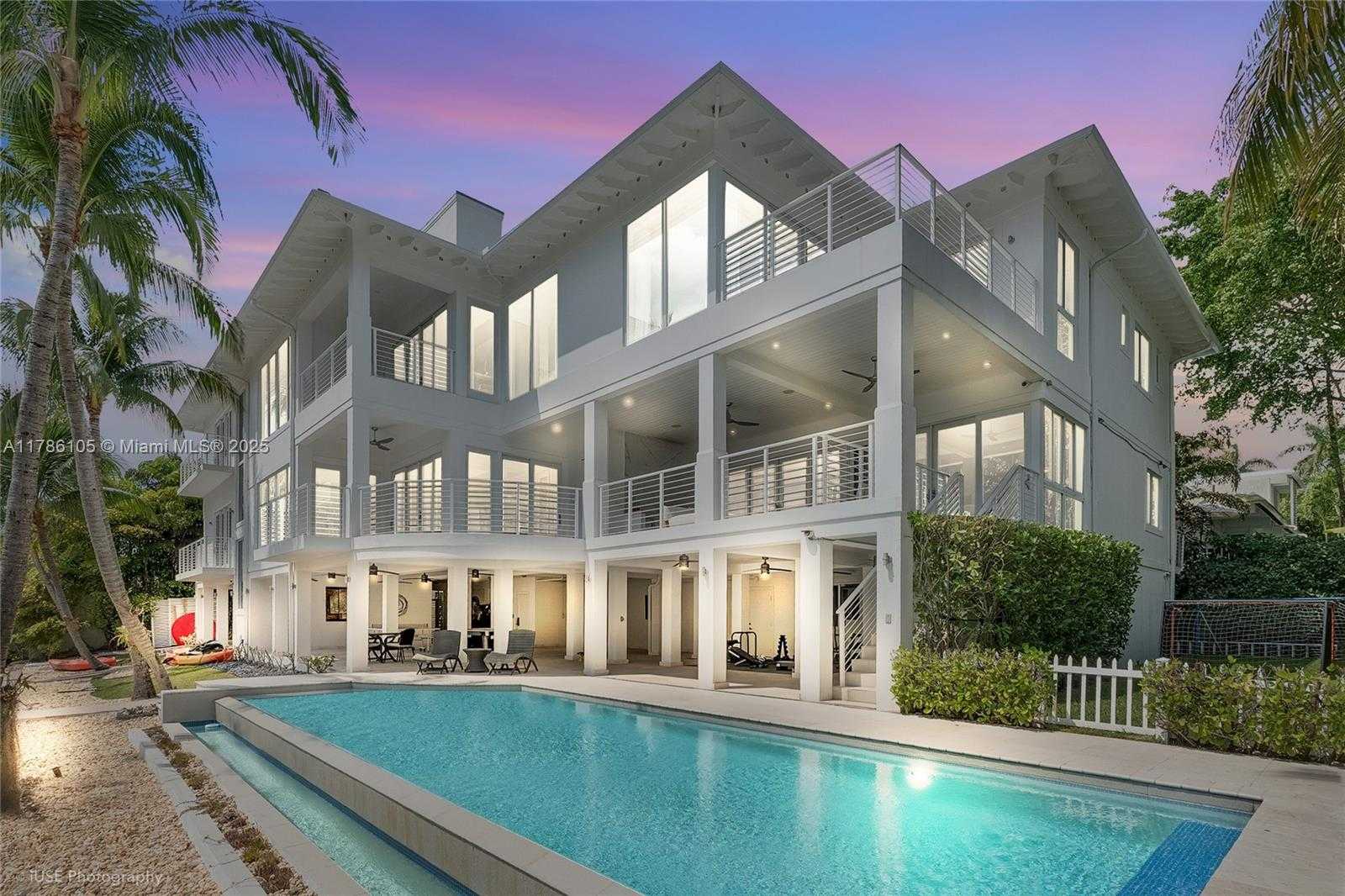 Small Image of 3835 CAROLE CT, Miami Number 38
