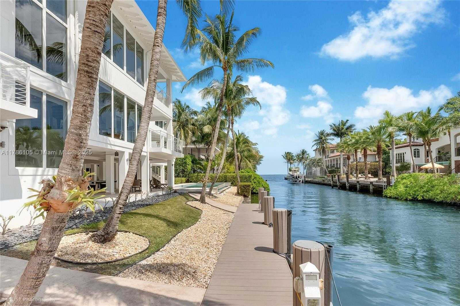 Small Image of 3835 CAROLE CT, Miami Number 5