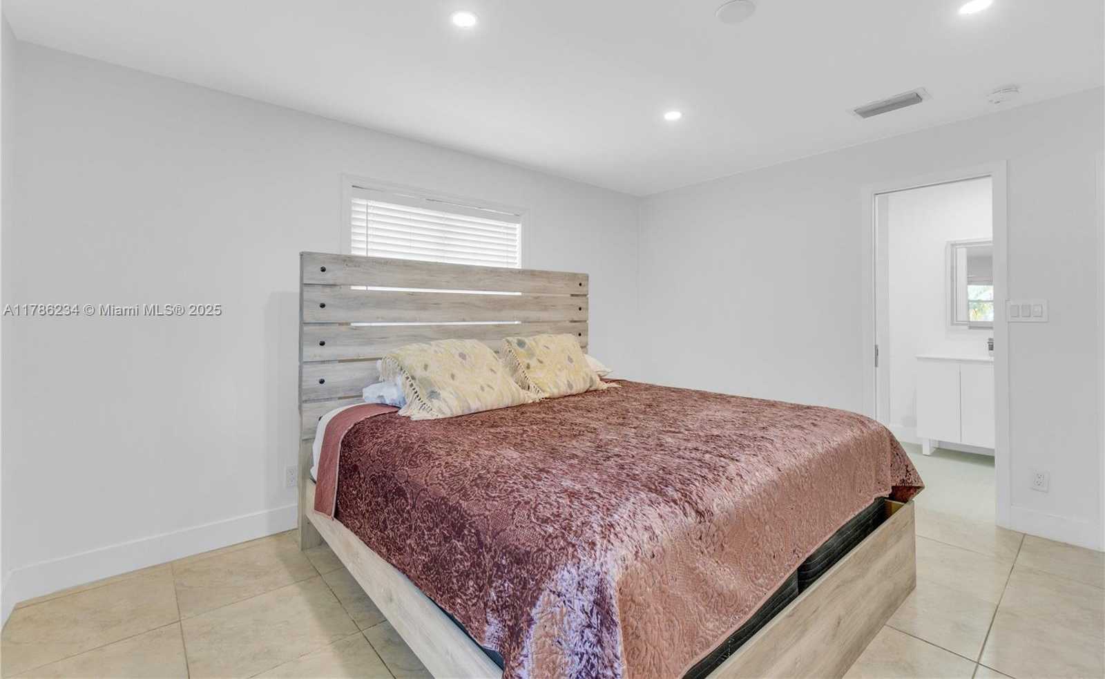 Small Image of 806 NORTH EAST 4TH ST, Hallandale Beach Number 13