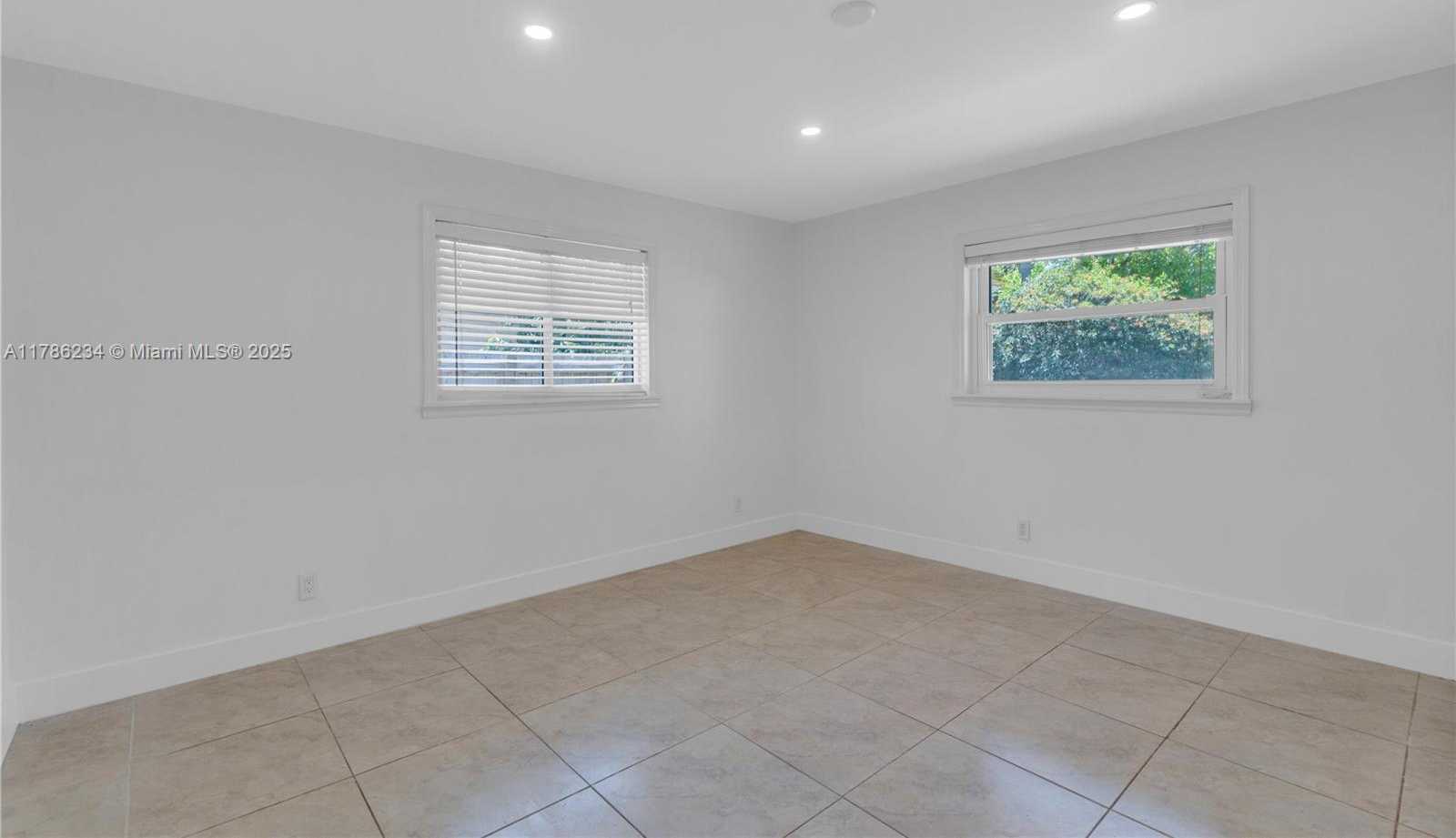 Small Image of 806 NORTH EAST 4TH ST, Hallandale Beach Number 15