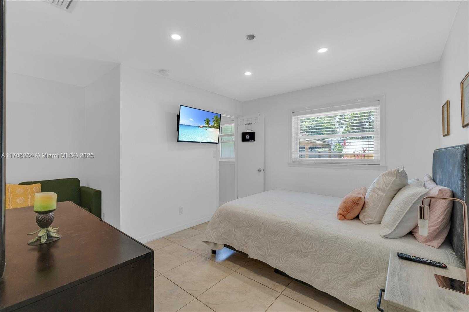 Small Image of 806 NORTH EAST 4TH ST, Hallandale Beach Number 16