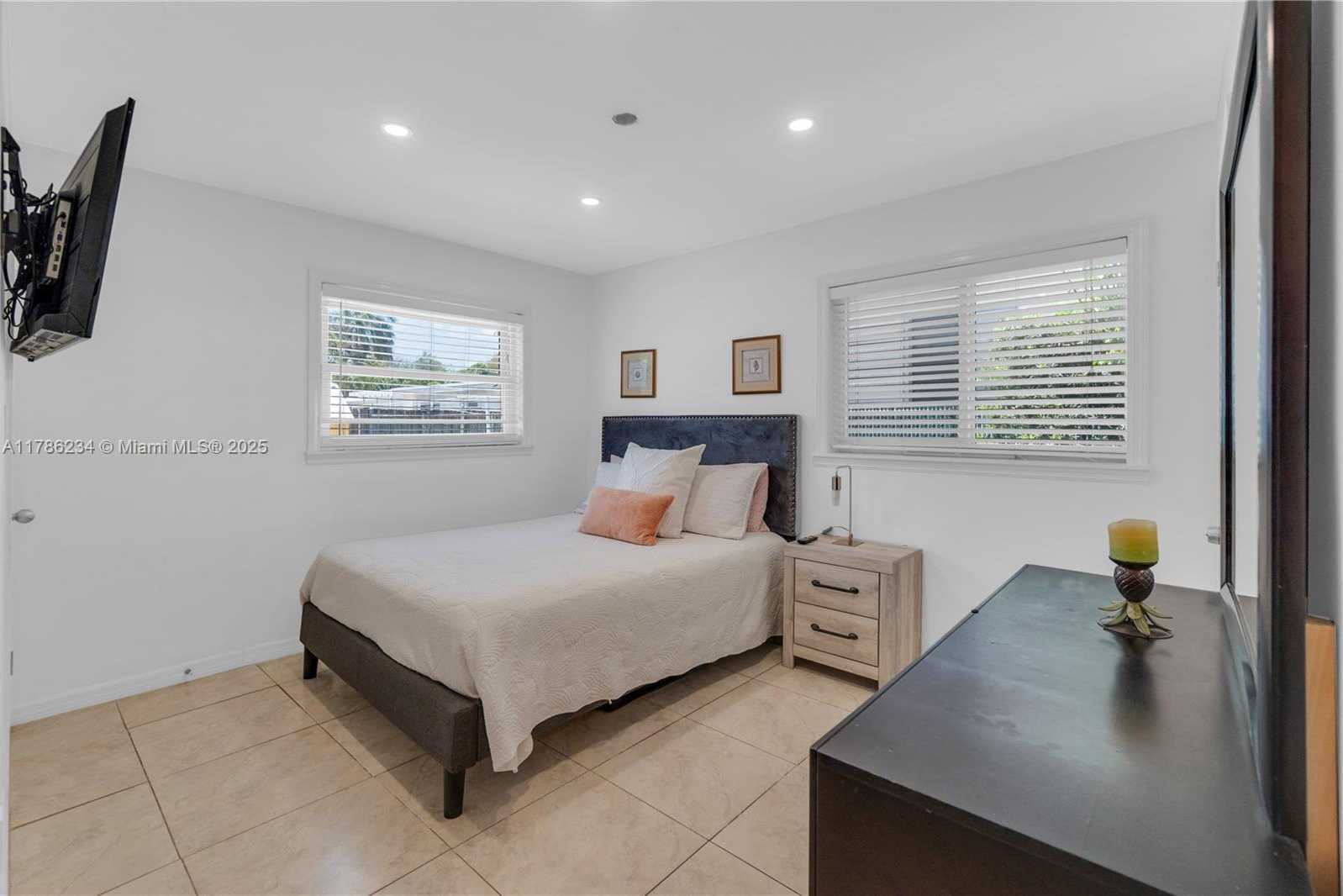 Small Image of 806 NORTH EAST 4TH ST, Hallandale Beach Number 17