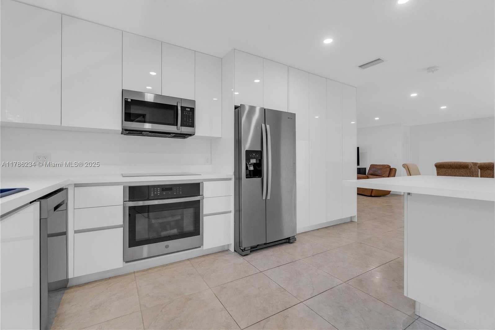 Small Image of 806 NORTH EAST 4TH ST, Hallandale Beach Number 4