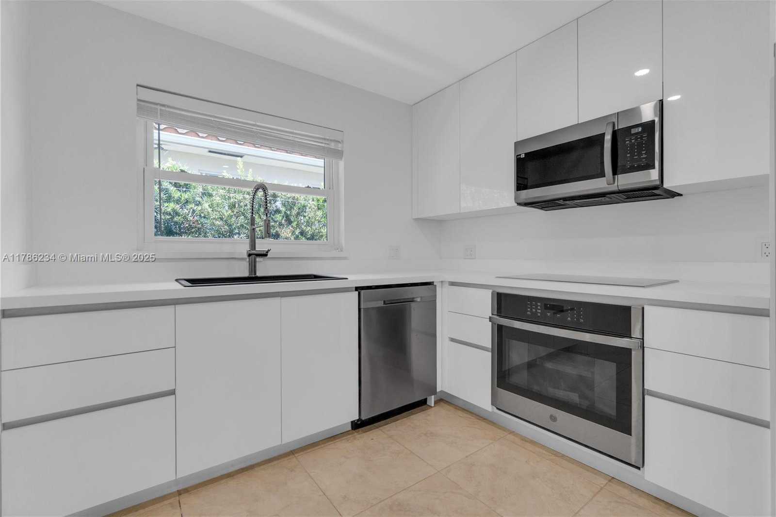 Small Image of 806 NORTH EAST 4TH ST, Hallandale Beach Number 5