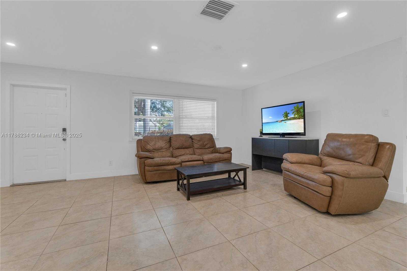 Small Image of 806 NORTH EAST 4TH ST, Hallandale Beach Number 8