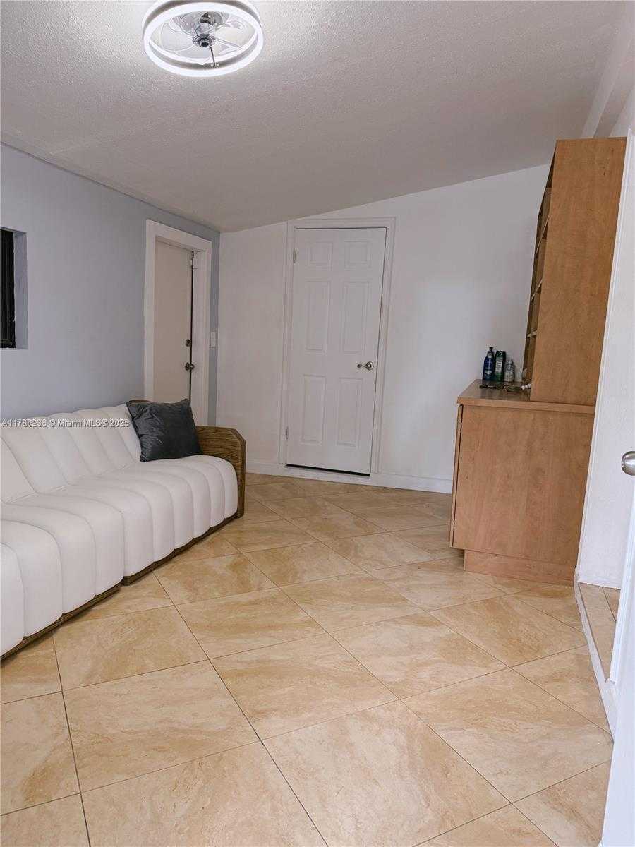 Small Image of 1163 JOHNSON ST, Hollywood Number 11