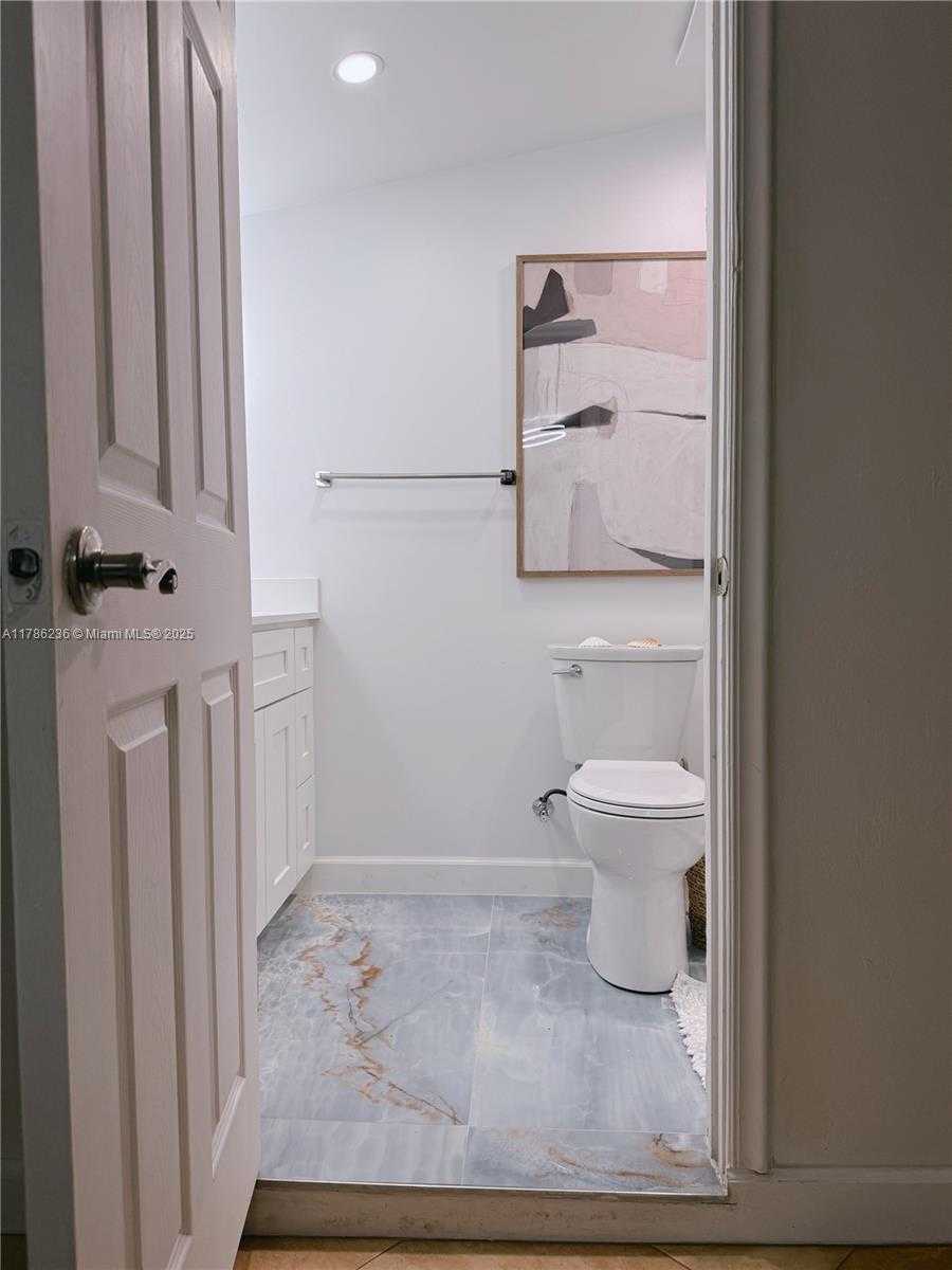 Small Image of 1163 JOHNSON ST, Hollywood Number 12