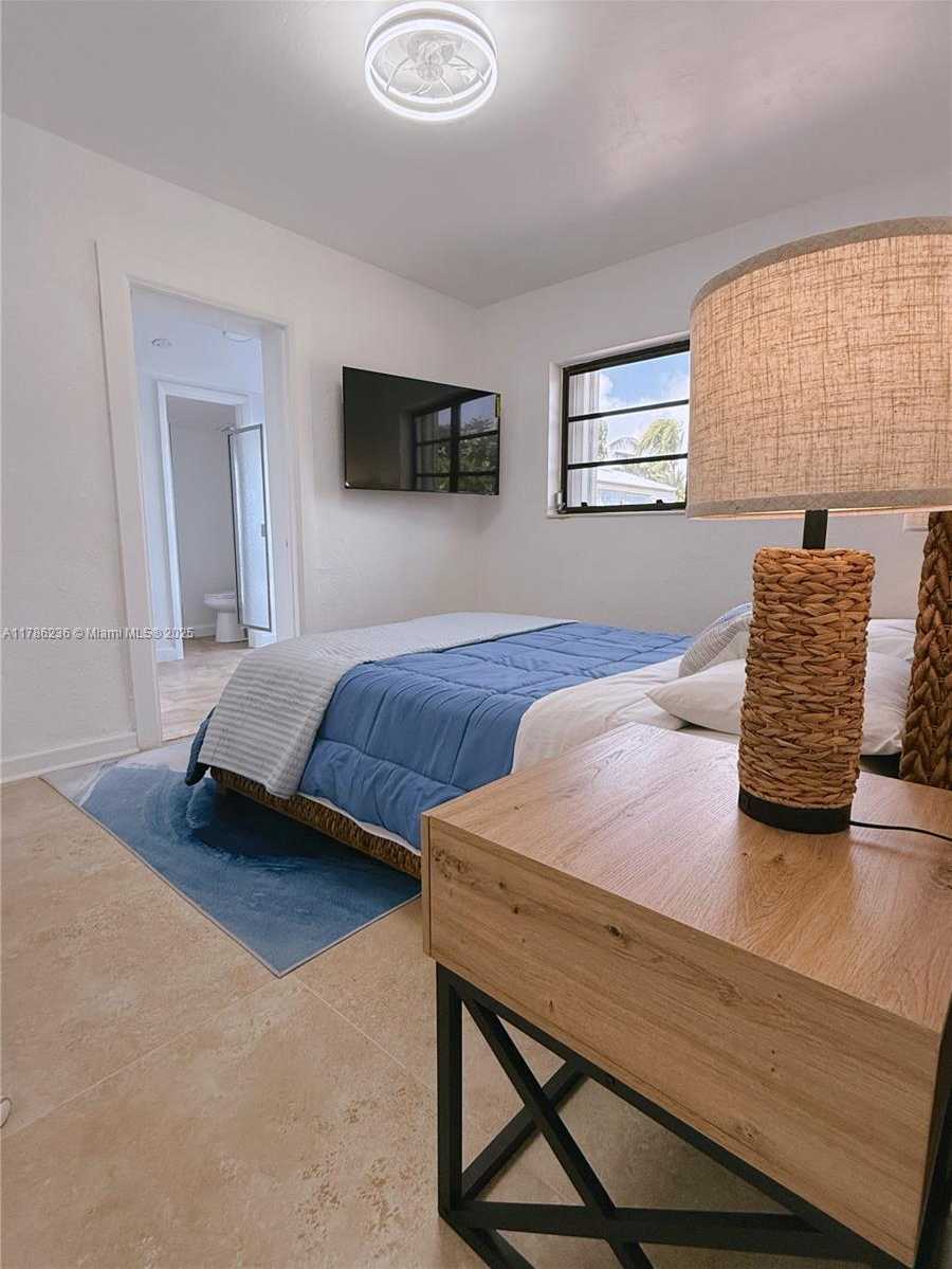 Small Image of 1163 JOHNSON ST, Hollywood Number 20