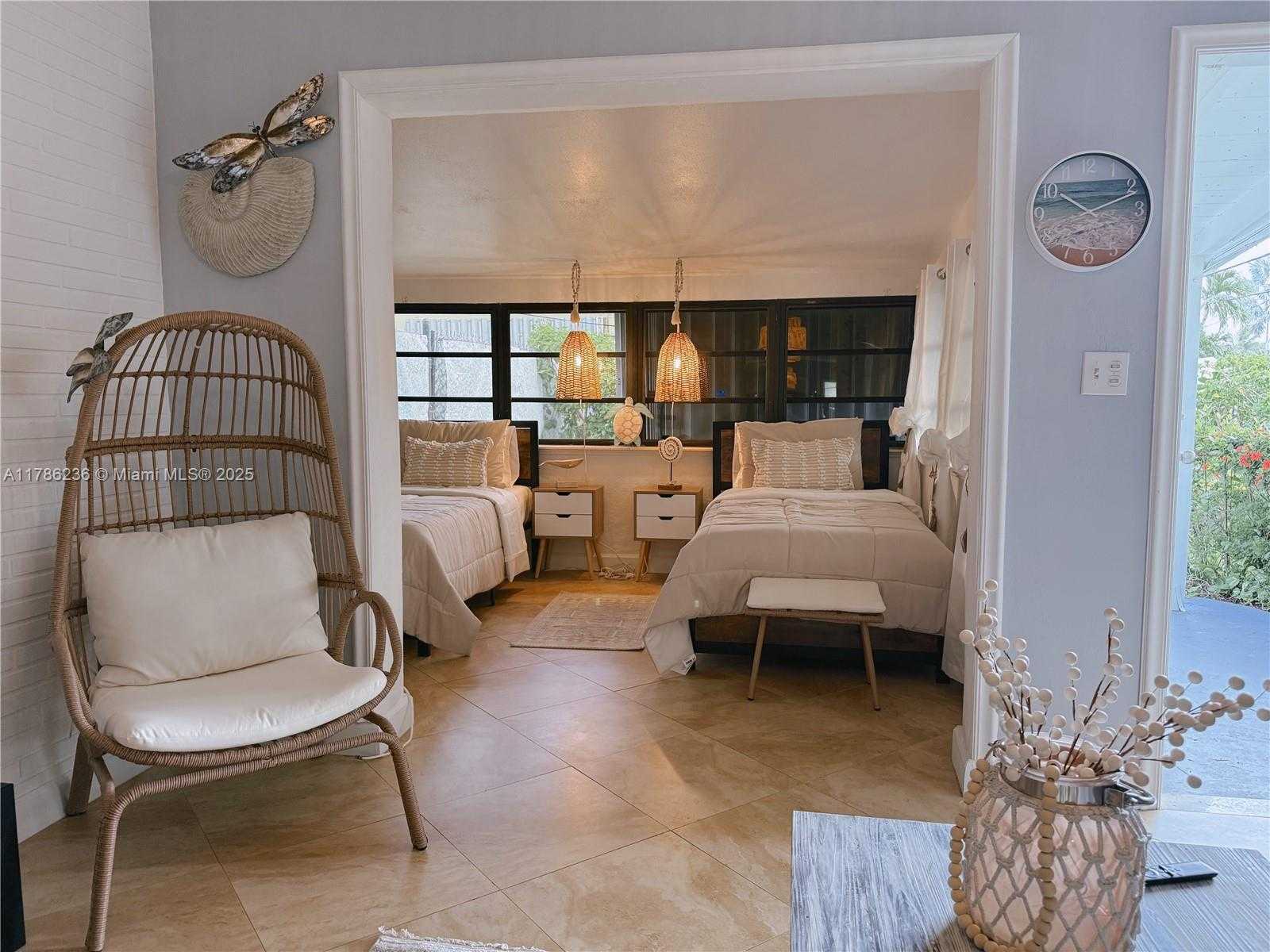 Small Image of 1163 JOHNSON ST, Hollywood Number 5