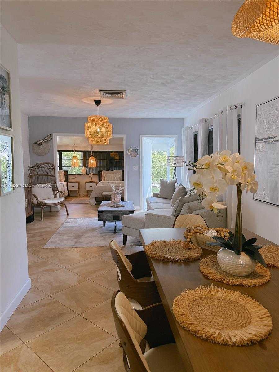 Small Image of 1163 JOHNSON ST, Hollywood Number 6