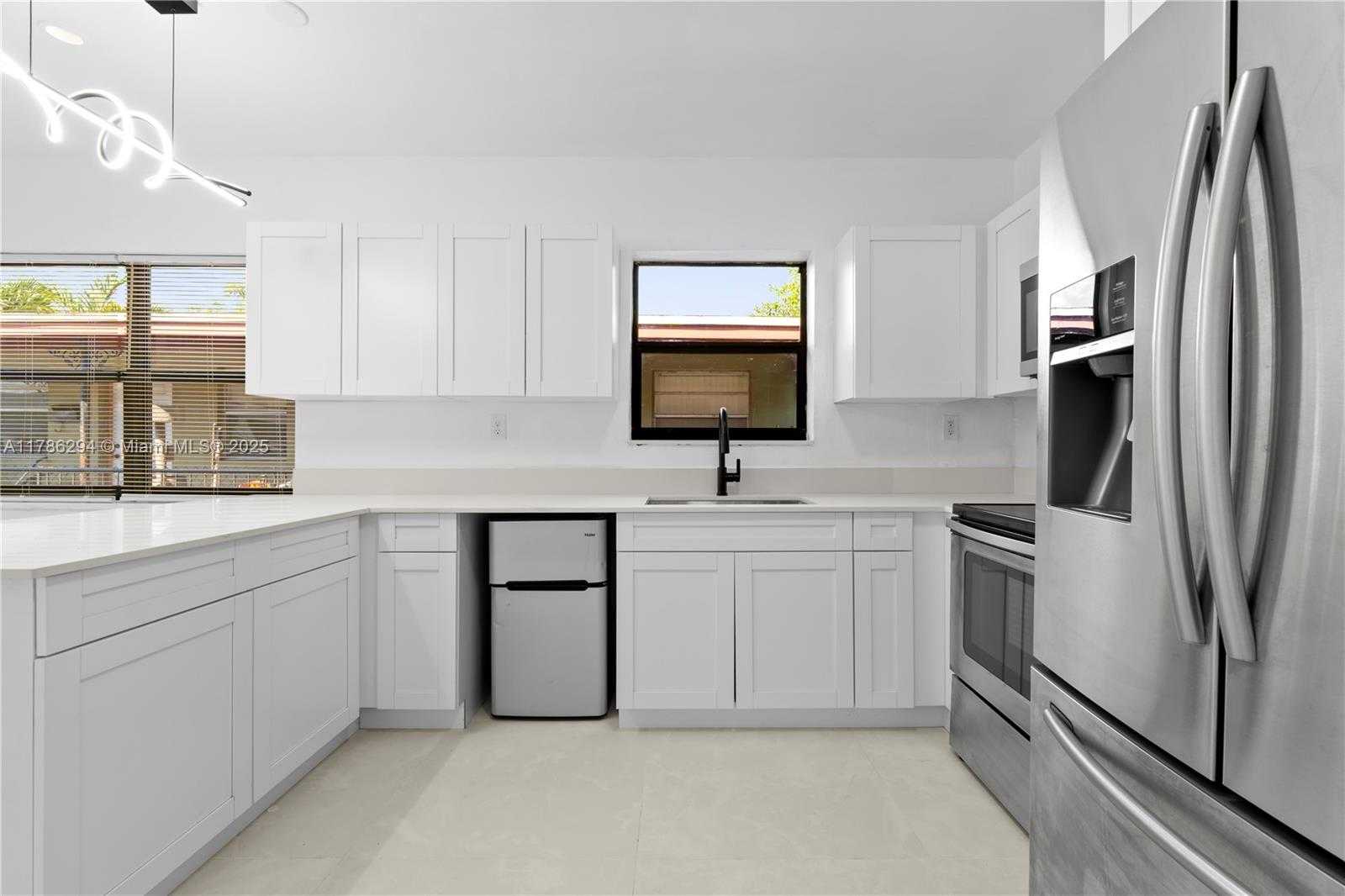 Small Image of 720 NORTH WEST 6TH ST, Hallandale Beach Number 5