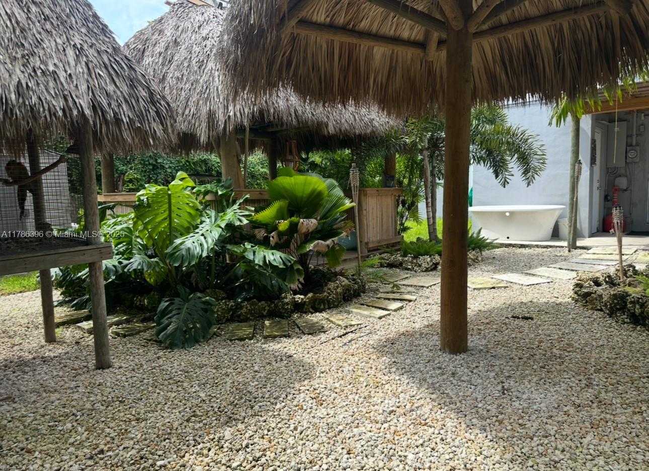 Imagen de Pequeño Objeto
