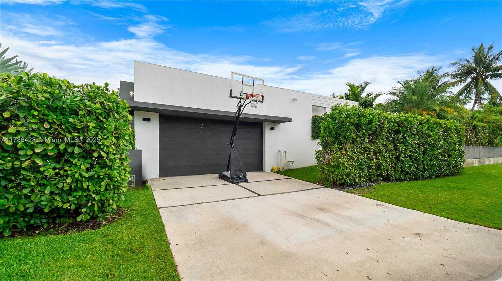 Small Image of 10603 NORTH EAST 11TH AVE, Miami Shores Number 13