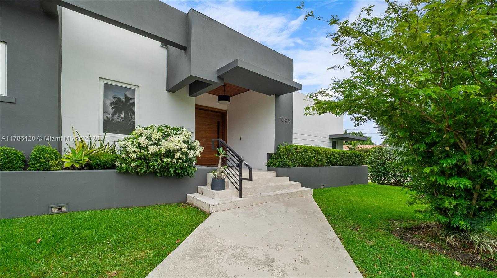 Small Image of 10603 NORTH EAST 11TH AVE, Miami Shores Number 15