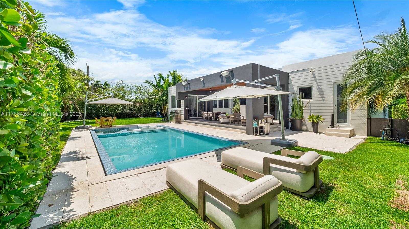 Small Image of 10603 NORTH EAST 11TH AVE, Miami Shores Number 16