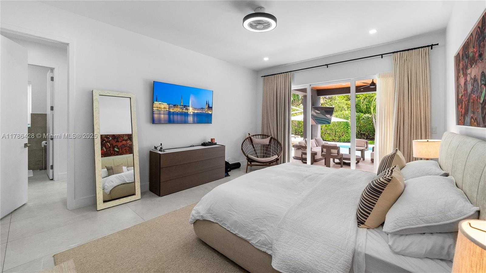 Small Image of 10603 NORTH EAST 11TH AVE, Miami Shores Number 55